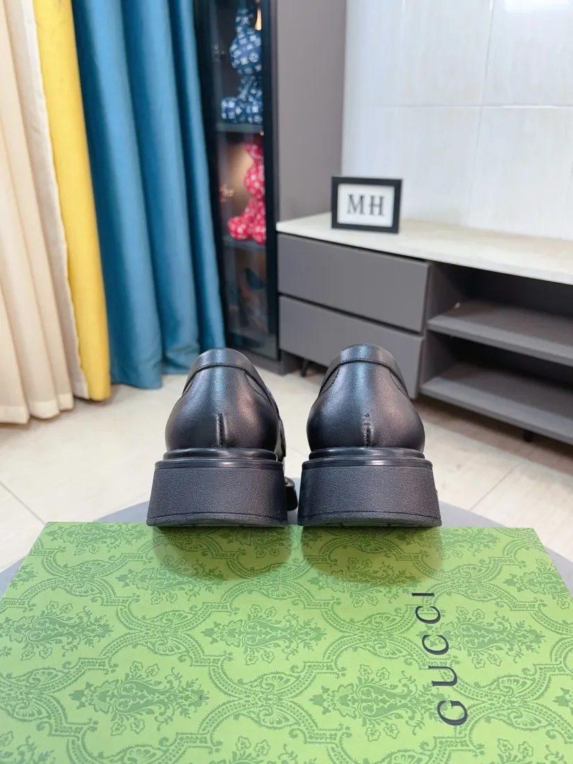 Factory price 520🌹🌹 [GUCCI Gucci] A new style of formal men's leather shoes is here ~ The original quality upper is made of cowhide imported from Italy + soft and delicate leather, comfortable and soft first-layer cowhide lining, rubber wear-resistant outsole, the shoe shape is dignified and domineering, and the luxury charm cannot be concealed! The natural and free nouveau riche leads the trend. Code number: 38-44
